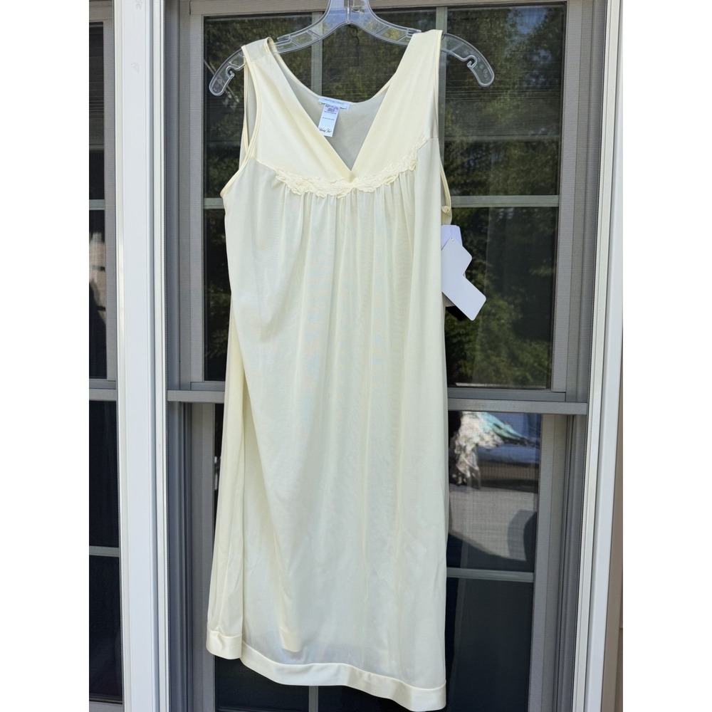 Vanity Fair vintage-style sleeveless nylon tricot nightgown Small New w/ tags